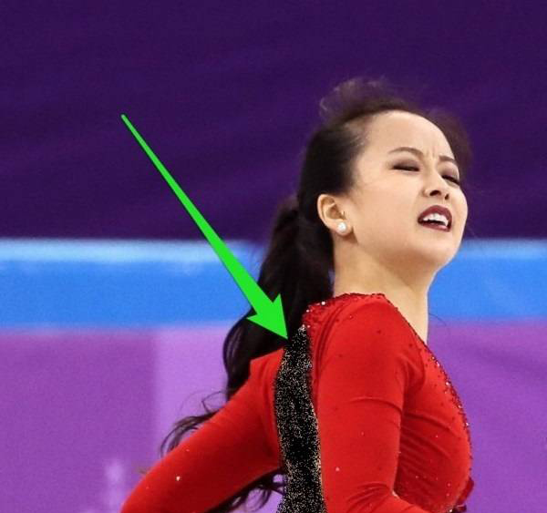 پاره شدن لباس این خانم وسط مسابقات المپیک (عکس)
