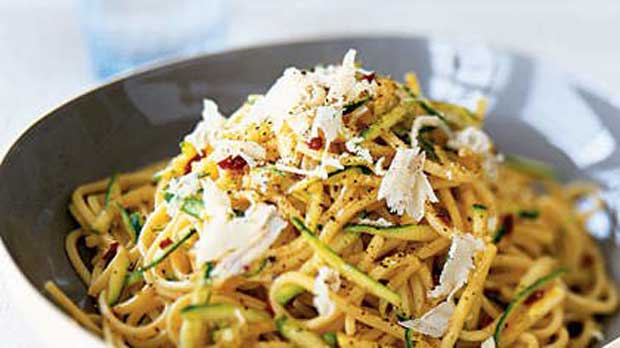 طرز تهیه اسپاگتی با کدو سبز