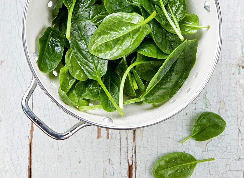 raw-spinach سبزیجاتی با برگ سبز